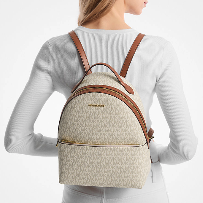 LordOfDiscounts's tweet image. ✈️MK Logo Backpack, 2 Colors Available, now $63.20 via Michael Kors

⬇️ 87% Price Drop

🔗 - link.lordofsavings.com/4kWwwkL

#LRDeal | #AD @michaelkors #michaelkors #mkpartner