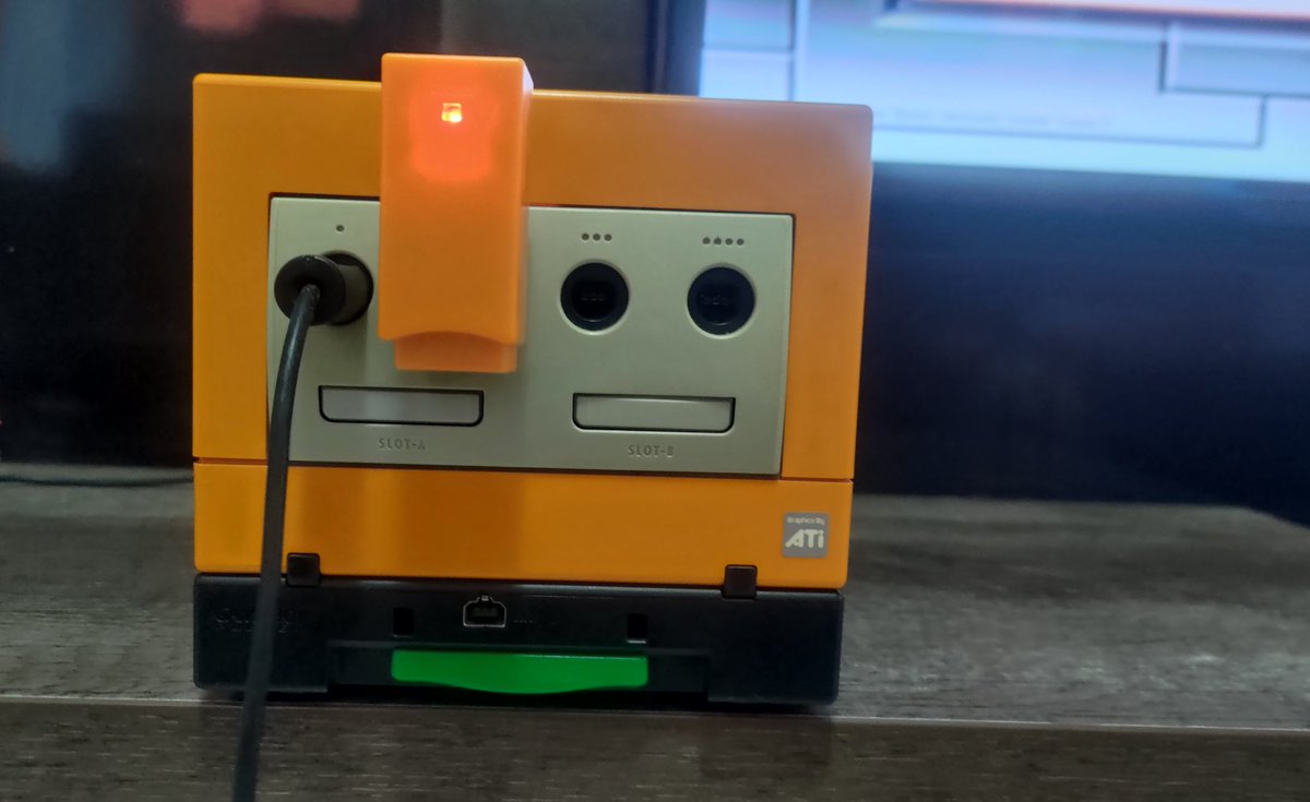 SaterihZard's tweet photo. Eu pra gastar R$120 no pokemon fire red só pra jogar na TV: 

CRIME NUNCA FARIA ISSO

Eu pra gastar R$1000 em um GameCube + R$400 em um Leaf Green original + R500 em um gameboy player pra gamecube só pra jogar na TV: 

ME VE UNS 5 DESSE https://t.co/3huwR7yBeZ