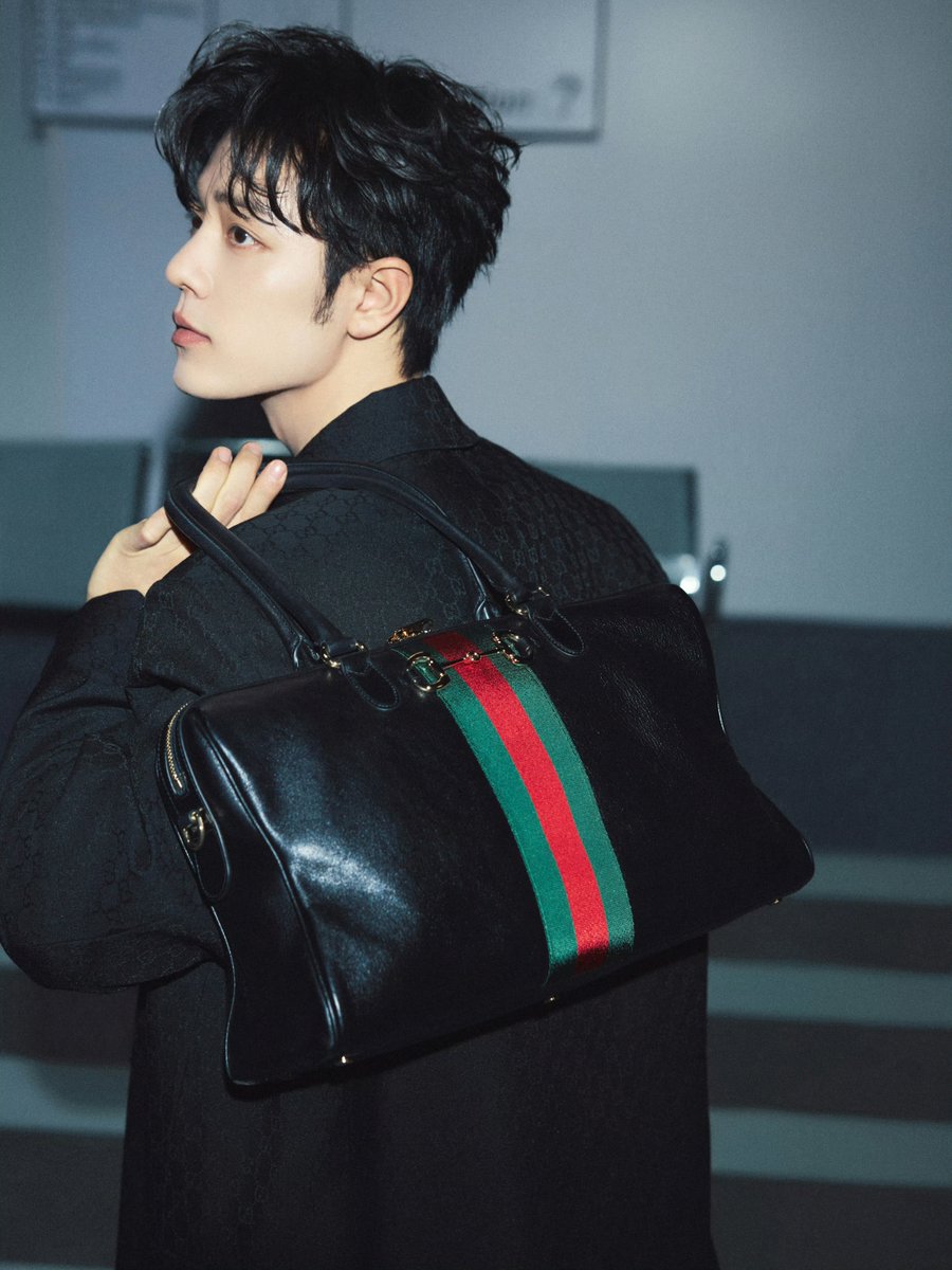 2026/02/24 肖戦工作室微博更新 Gucciの装いでミラノへ✈ 画像18枚公開