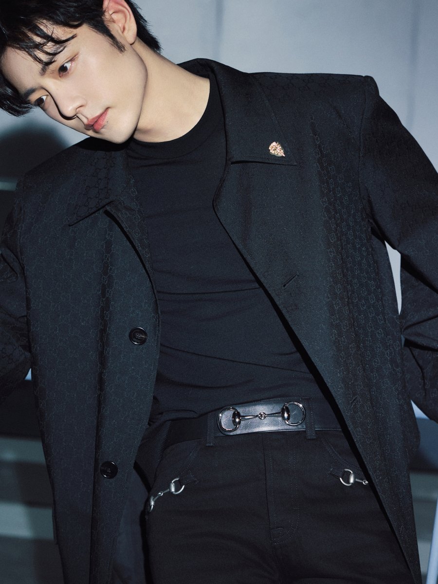 2026/02/24 肖戦工作室微博更新 Gucciの装いでミラノへ✈ 画像18枚公開