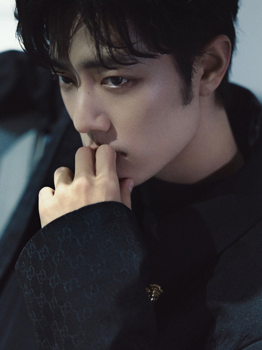 2026/02/24 肖戦工作室微博更新 Gucciの装いでミラノへ✈ 画像18枚公開