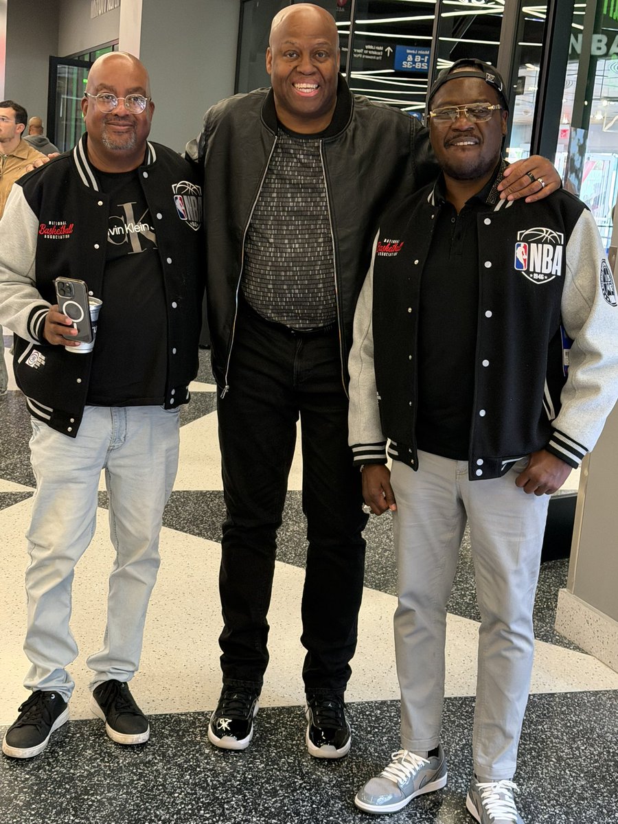 gldscotty's tweet photo. Hanging with Some Legends https://t.co/EDa7opxgPH