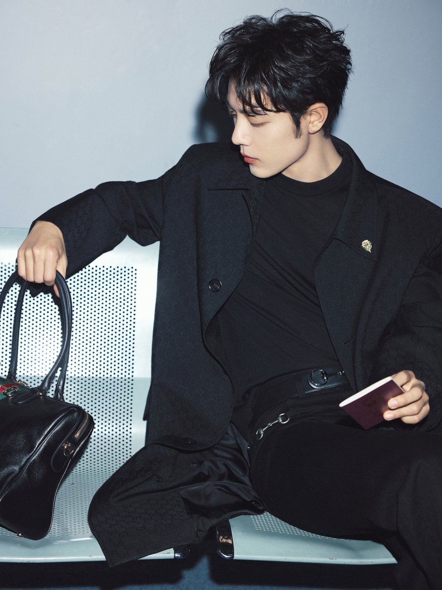 2026/02/24 肖戦工作室微博更新 Gucciの装いでミラノへ✈ 画像18枚公開