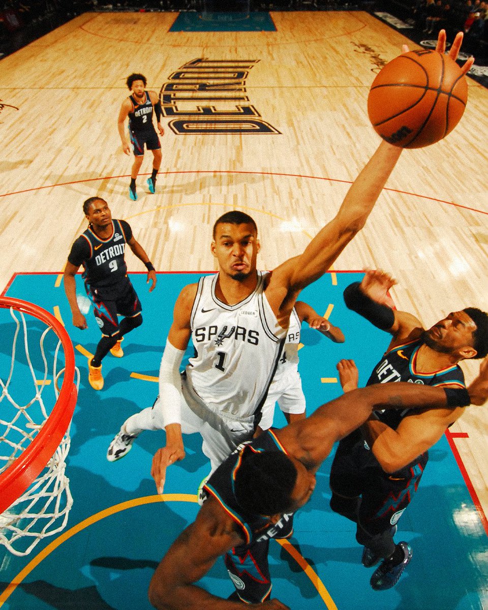 WELCOME TO WEMBY’S WORLD 👽
With another dominant showing last night, he joined David Robinson (3x) and Tim Duncan (3x) as the only players in Spurs franchise history to record 20+ PTS, 15+ REB, 5+ BLK and 8+ OREB in a game, en route to their 9th straight win!