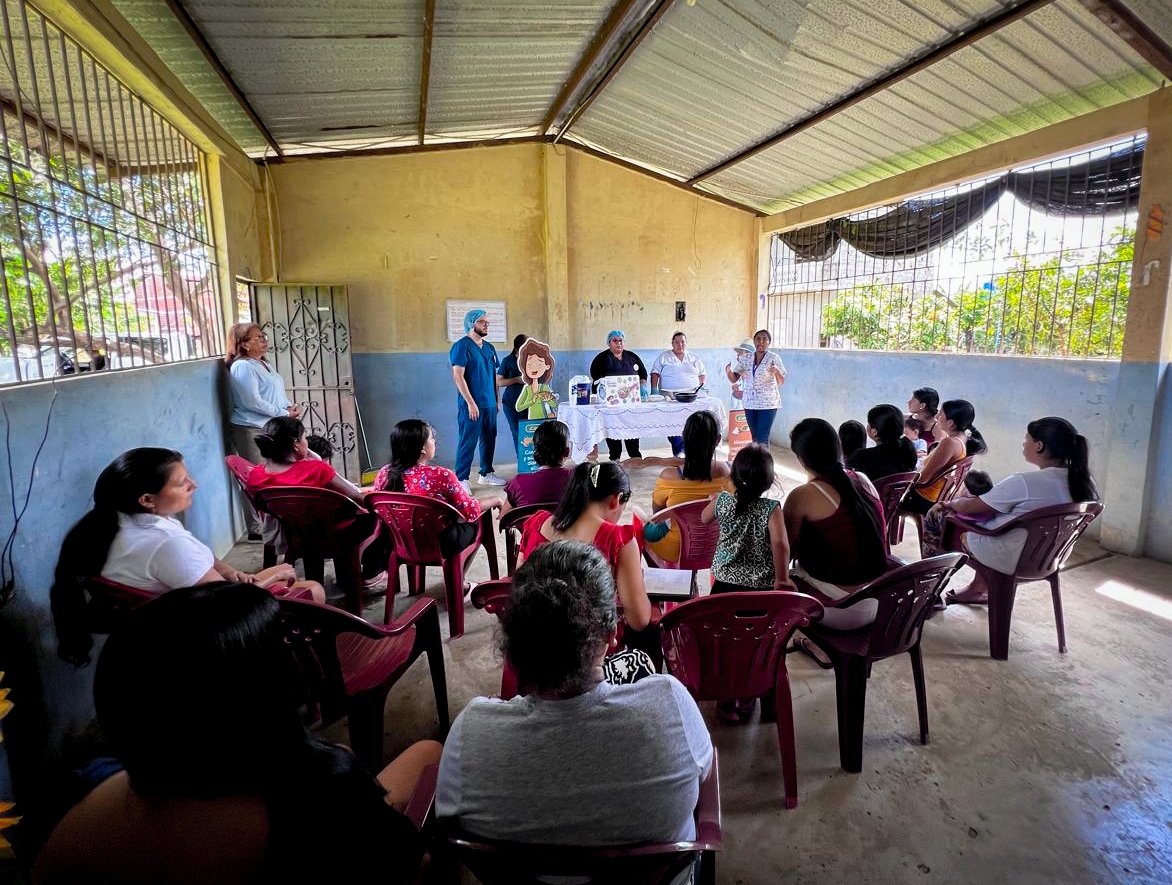 DPS_LosRios's tweet photo. #Guayas | En cumplimiento del compromiso adquirido en la Mesa Intersectorial Parroquial de Salitre, se realizó un taller de preparación de alimentos para la prevención de la Desnutrición Crónica Infantil (DCI) en el recinto La Judith. https://t.co/94RRVm6hDp