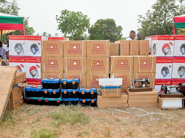 o_ayariga's tweet photo. Tools distribution in the Ketu North Constituency. 

Thank you, Eric Edem Agbana, for working hard in your constituency for your constituents! 

The future is bright! 

The National Youth Authority, through the National Apprenticeship Program, is happy partnering with you to train many youth through the President's Flagship NAP program! 

The MP's skills training program, dubbed Ketu North Skills Training, partners with the NYA to train youth in the Ketu North Constituency.

Thank you 🙏🏿 
#onGod 
#showworking
#ResetAgenda