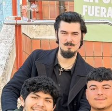 me jode pero el caudillo drácula tiene aurilla