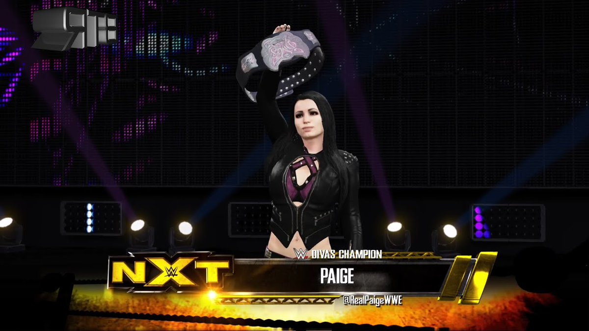 KiraKnight80's tweet photo. Lita vs Paige https://t.co/9rLgzb7MNx