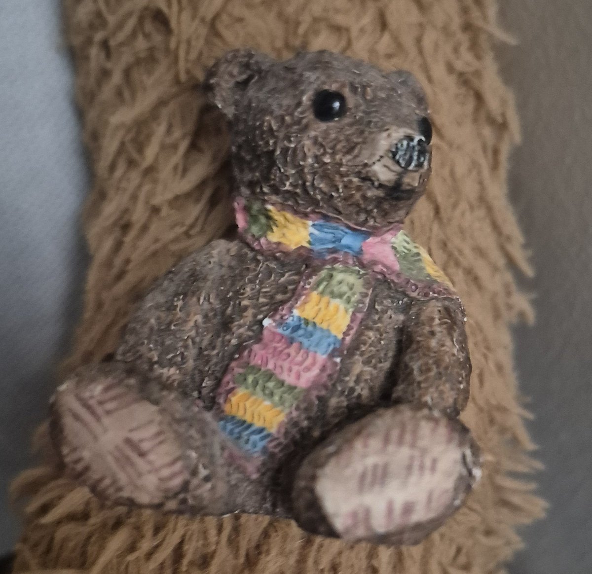 BDMed_Bear's tweet image. Yesterday I visited #Colchester in #Essex &amp;amp; I found this absolutely awesome #dinosaur book reduced to just £5 from £25 RRP!! Me &amp;amp; Rosie are enjoying reading it. I also found this little bear in a #charity shop &amp;amp; thought he was adorable, especially his rainbow scarf!#bearswithjobs