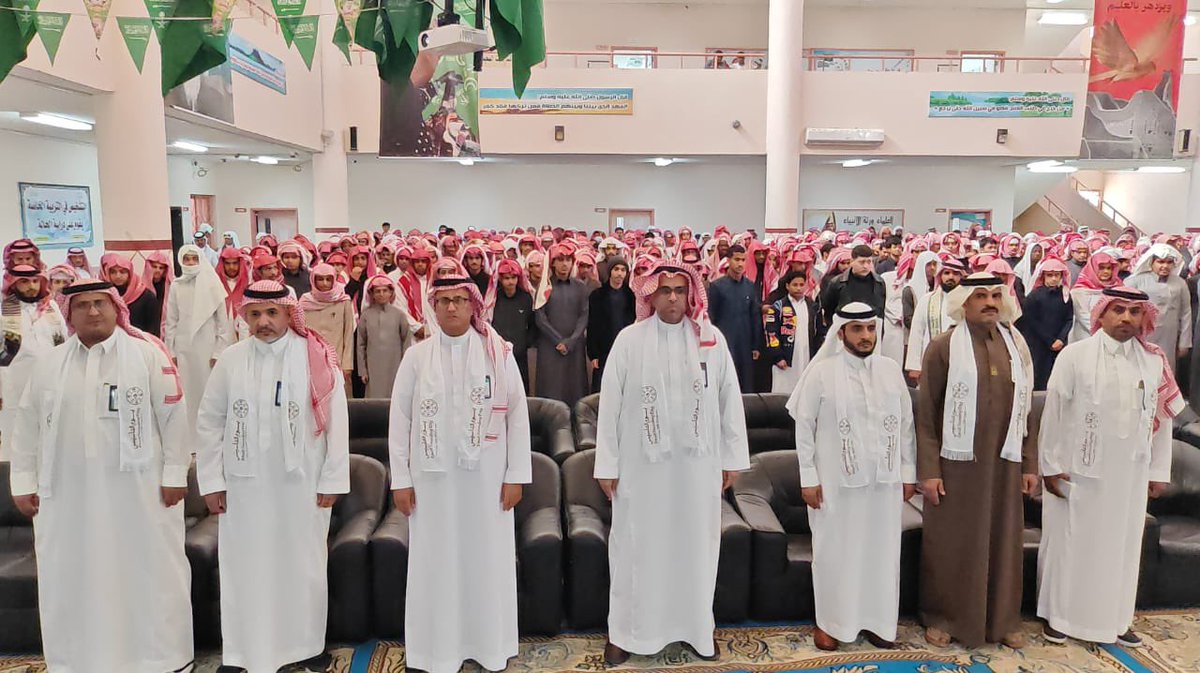 MOE_ARP's tweet photo. #صور |
شَهِدَ المدير العام للتعليم في منطقة عسير احتفال ثانوية الإمام محمد بن سعود بمحافظة أحد رفيدة بمناسبة ذكرى #يوم_التأسيس ، حيث شارك منسوبي المدرسة وطلابها فعاليات الاحتفاء التي جسدت الاعتزاز بالإرث التاريخي للدولة السعودية منذ 299 عاما، كما وقف خلال زيارته على سير العملية التعليمية، واطّلع على جهود المدرسة في تهيئة البيئة التعليمية وتعزيز الأنشطة الطلابية التي تعزز الهوية الوطنية. 
#يوم_بدينا | #تعليم_عسير