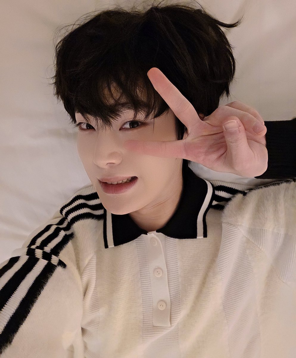 crownzmania's tweet photo. a #sunsun au — i did all those stupid things to get your attention. https://t.co/2IUWjpVYPF