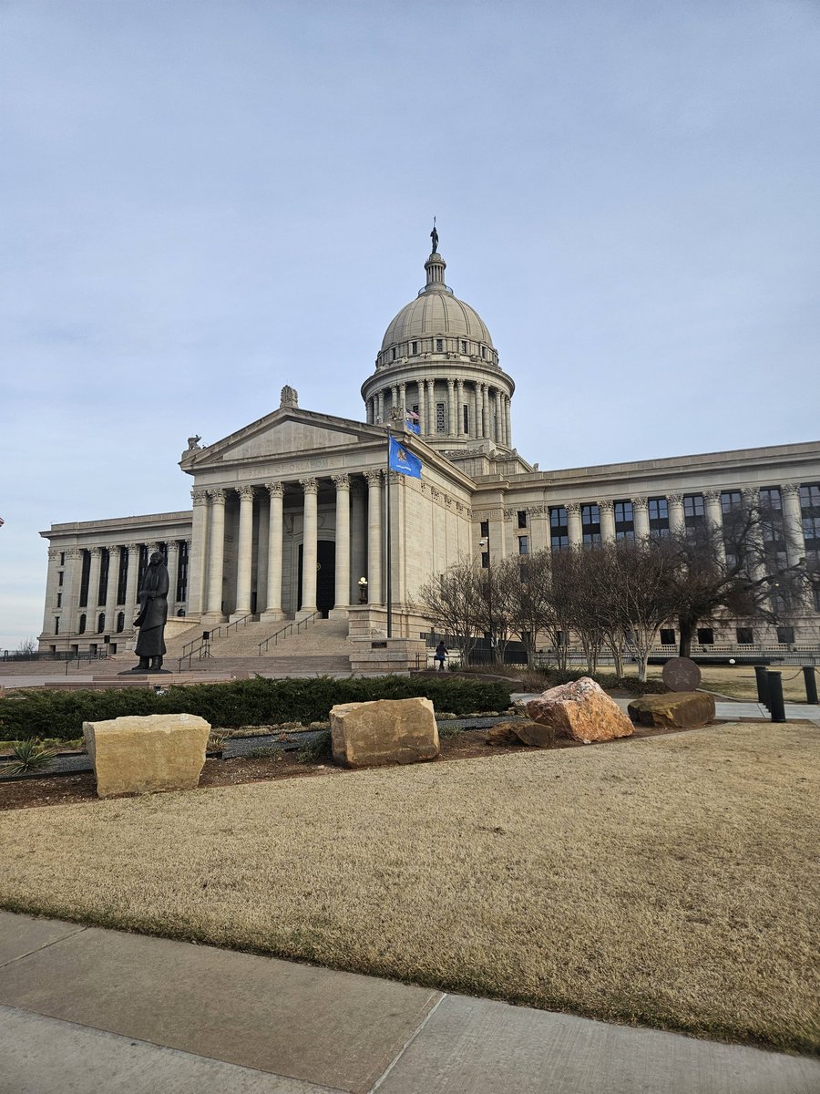 Spending the day at the Oklahoma Capitol with American Cancer Society Cancer Action Network/Oklahoma - ACS CAN  asking lawmakers to make protecting Medicaid a priority! @ASCANOK

#OKCAD26 #advocacymatters  #Advocate #Cancer #ShareTheTEA