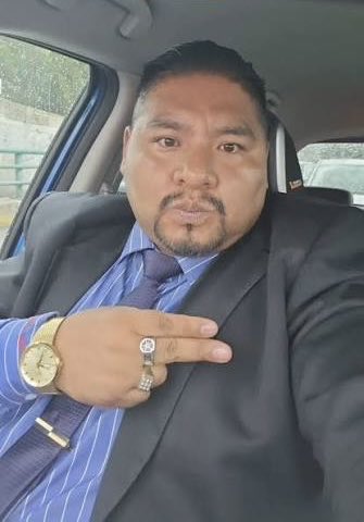 “El que no salta es chairo”
El que salta: