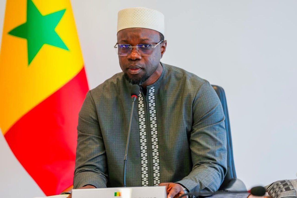 Le PM sénégalais Ousmane Sonko a présenté un projet de loi durcissant la criminalisation de l’homosexualité au Sénégal. L’apologie de l’homosexualité sera également punie de 3 à 7 ans de prison. Que ceux qui sont trop fâchés émigrent en Côte d’Ivoire ou en Europe.