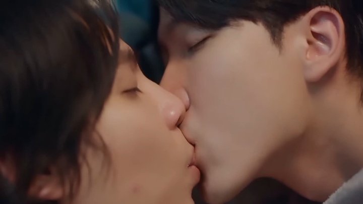 Always RT TIGERLYNX KISS! FK is my happiness! #CatForCashEP6