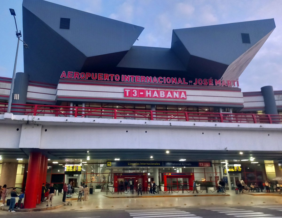 Desde #ECASA celebramos el aniversario 96 de la inauguración oficial del aeropuerto Rancho Boyeros hoy #AeropuertoInternacionalJoséMartí
#AviaciónCubana #AeropuertosCuba