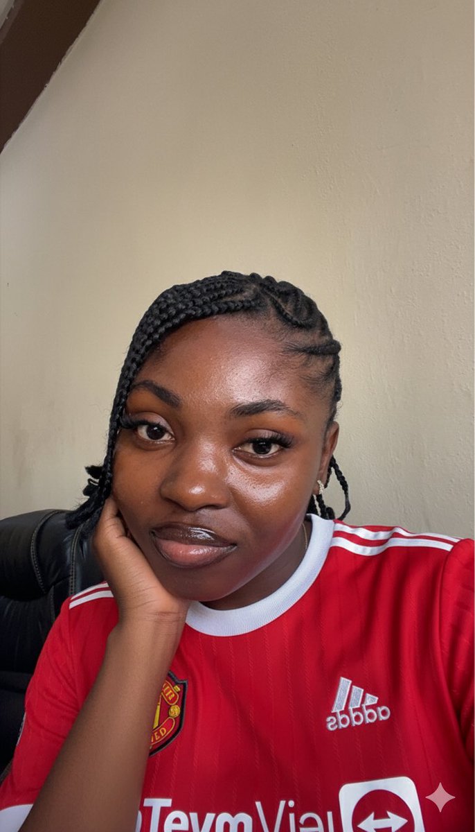 Be honest… who wins beauty-wise?👇 🤭 😍 

                  A                                 B