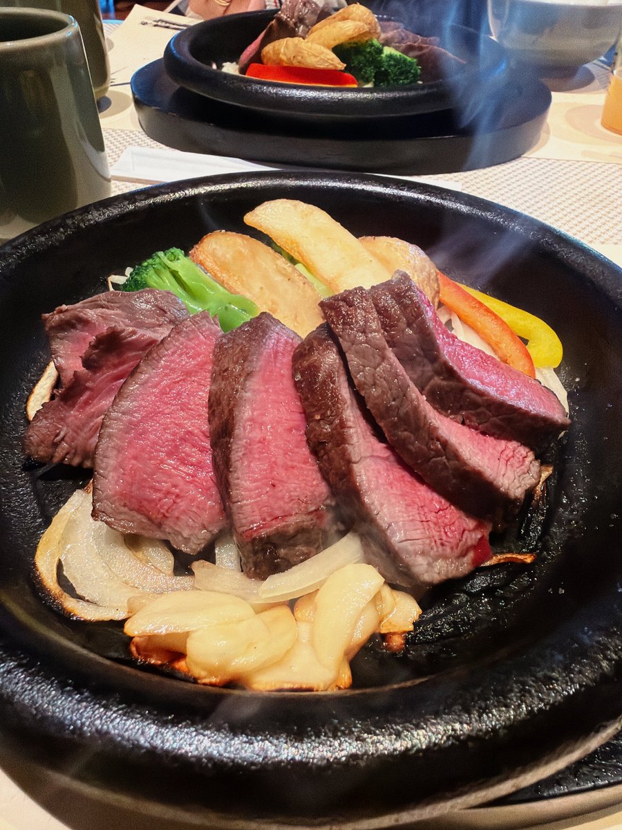 exus_3b's tweet photo. 花粉がすごいですね🤧

1年ぶりの三田屋🥹
味からホスピタリティまで1年前よりだいぶダウンしてた🤣

月末ラストスパート🔥

超ド級国民的アイドル？ https://t.co/eLZMGzu1bA