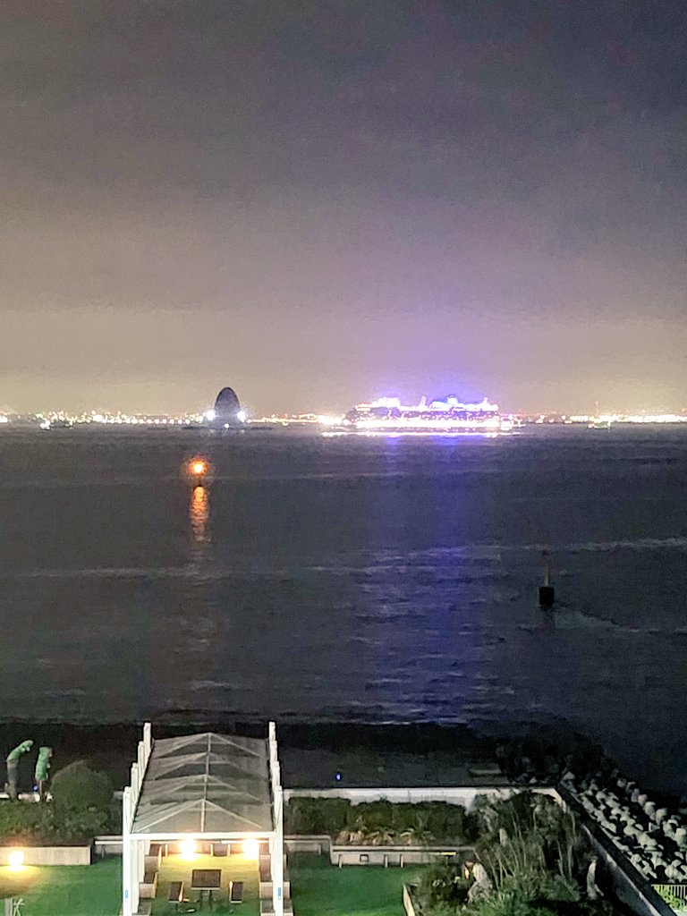 RT @Daisuke46086660: こんばんは 夜な夜な高速とばし 来てしまった 海