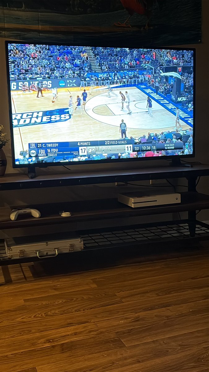 dr_mccnutinner's tweet photo. What a great way to start the day. Being able to watch these frauds choke again in march will burn down stinky West Lafayette
#frauds
#LANK
#puckfurdue
#expand https://t.co/gd6V2WZhQP