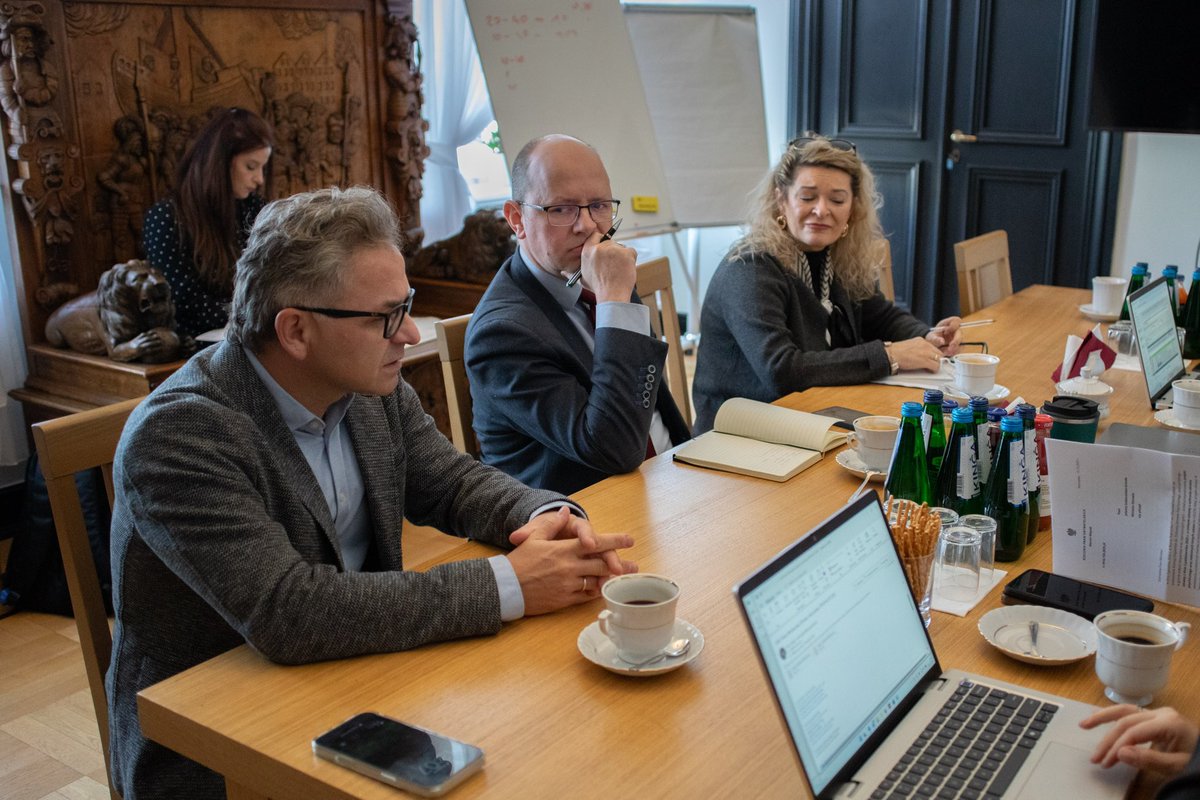 MZ_GOV_PL's tweet image. Prawo w ochronie zdrowia psychicznego musi być wykonalne
20.02 w @MinisterstwoZdrowia spotkanie ws. nowelizacji ustawy o ochronie zdrowia psychicznego. #Wiceminister Zdrowia, #Katarzyna Kęcka + eksperci + Biuro #RPO.

Tematy:
⚫ przymus bezpośredni
⚫ bezpieczeństwo pacjenta
⚫