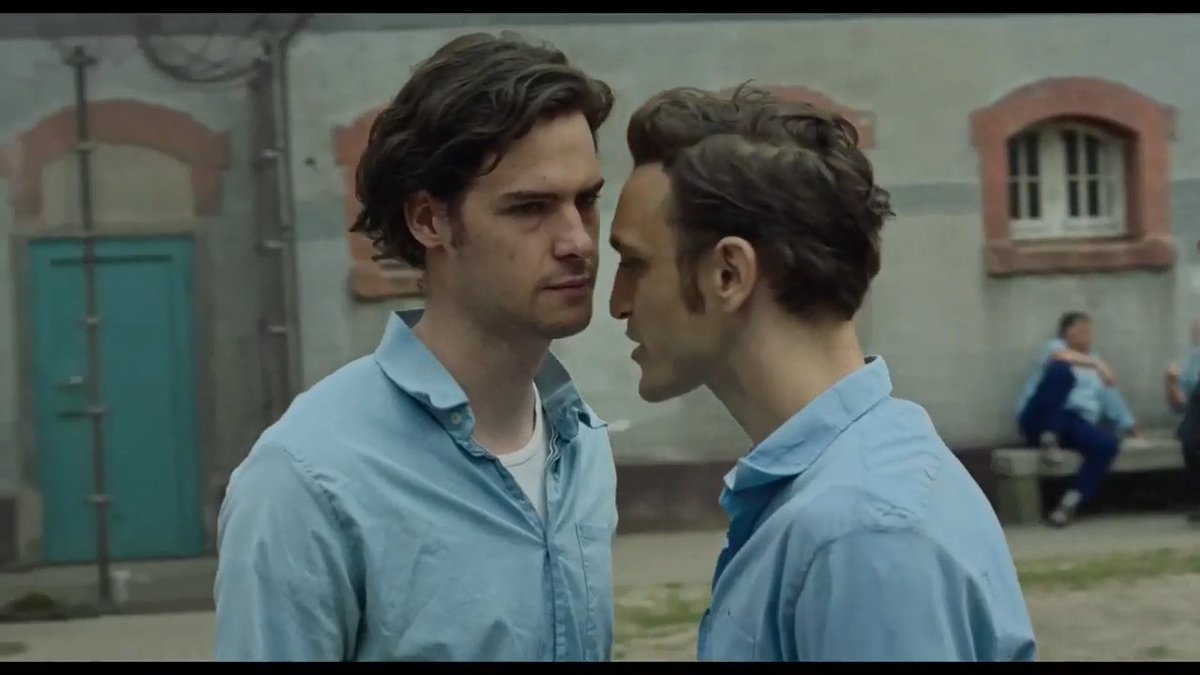 iugongui's tweet photo. recentemente assisti Great Freedom (2021) e esse filme me trouxe uma informação que me deixou devastada

os homossexuais presos durante o período nazista continuaram presos para cumprirem o resto de suas penas após o fim da segunda guerra mundial devido ao parágrafo 175 https://t.co/Vn4vhzeZzc