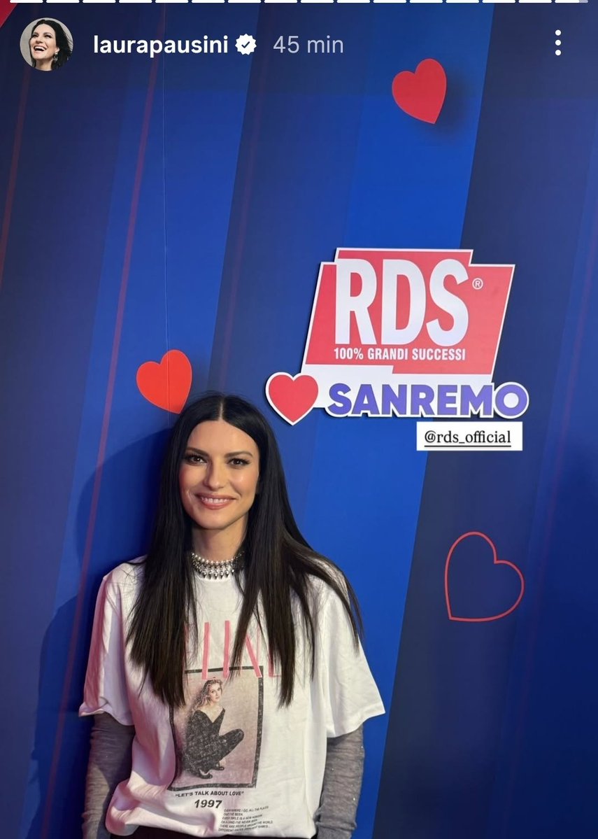 Laura en tour de medios con las radios italianas en Sanremo. Ojo a su camiseta 💜