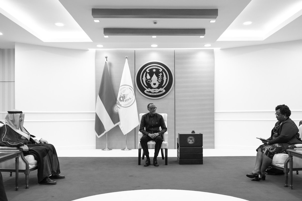 This afternoon at Urugwiro Village, President Kagame received Hon. Waleed bin Abdulkarim El-Khereiji <a href="/W_Elkhereiji/">وليد الخريجي</a>, Vice Minister of Foreign Affairs of the Kingdom of Saudi Arabia. Their discussions centred on strengthening the strong bilateral ties between Rwanda and Saudi