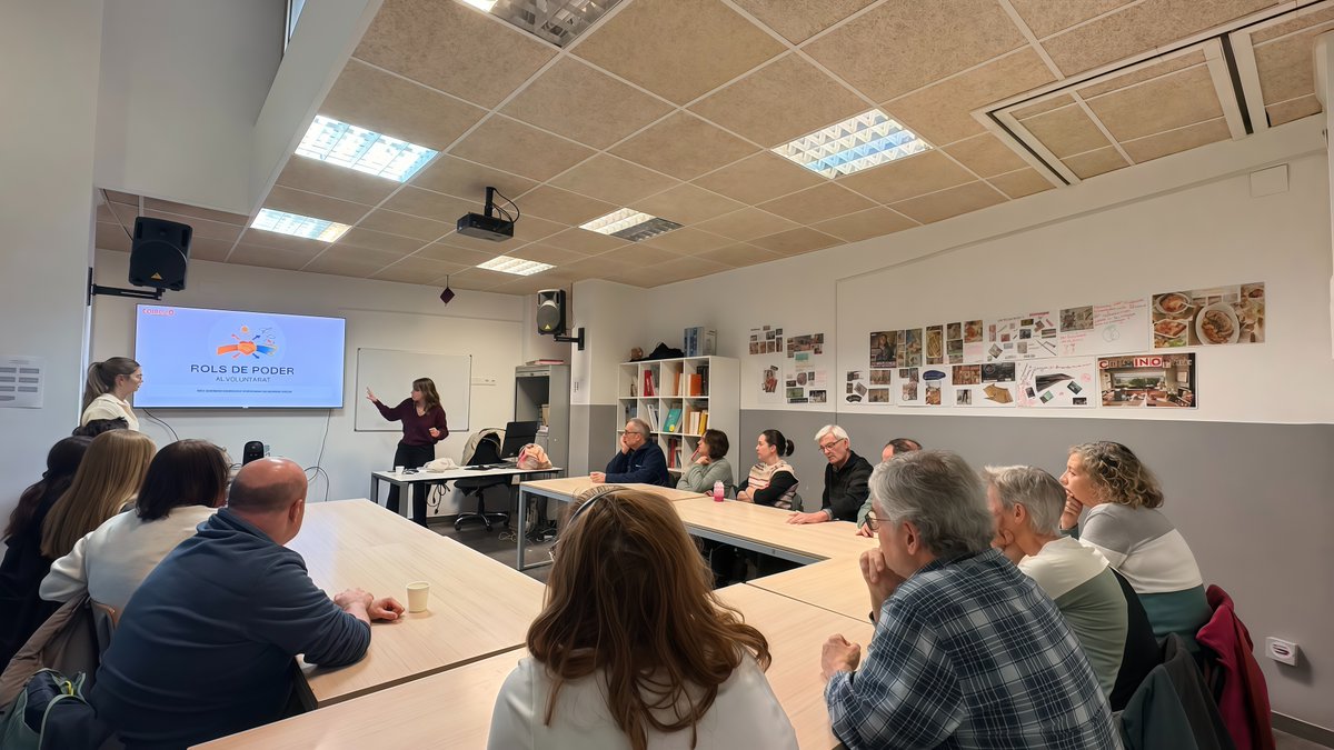 FundacioComtal's tweet photo. Hem compartit una trobada amb les nostres persones voluntàries per: 
✨ Compartir experiències i inquietuds 
📚 Formar-nos en temes clau com els rols de poder 
🔎 Avaluar el projecte i recollir propostes de millora 
Vols fer voluntariat?  
Apunta’t a voluntariat@comtal.org https://t.co/fEB4Qi6gBy