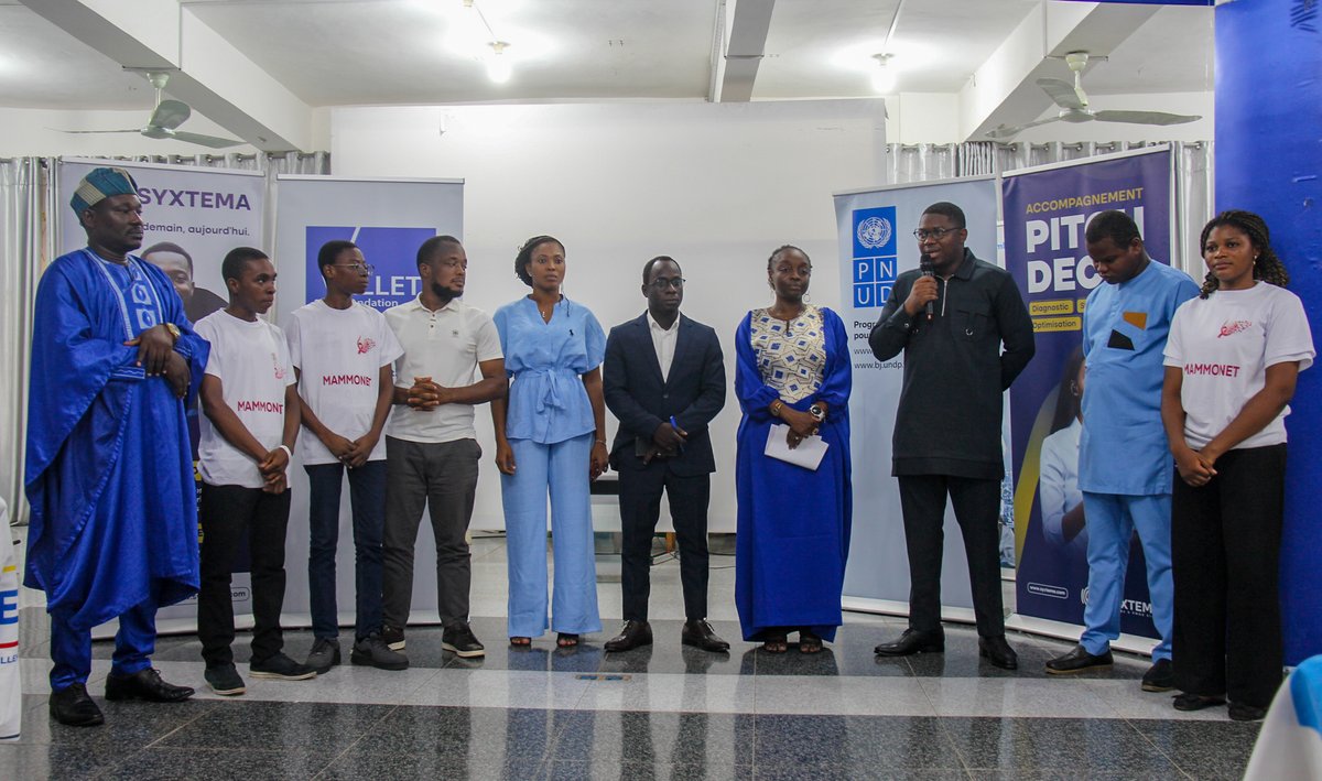 PNUDBenin's tweet photo. 🏆 4 projets IA primés au hackathon #EEIA, ce 20/02/2026 à Bénin Excellence. Sur 54 concurrents, les lauréats FɔnTranscribe, Doxà, MammoNet et Samandari bénéficieront chacun d'un accompagnement du @PNUDBenin pour concrétiser leurs solutions. https://t.co/R0x1uNeVUy