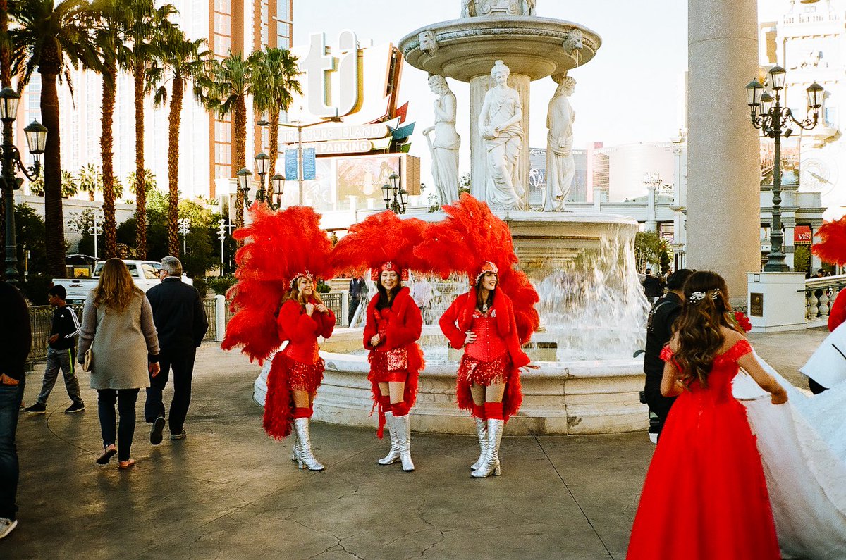 marvinj_lee's tweet photo. Las Vegas on 35mm film https://t.co/UvNiZfedN7