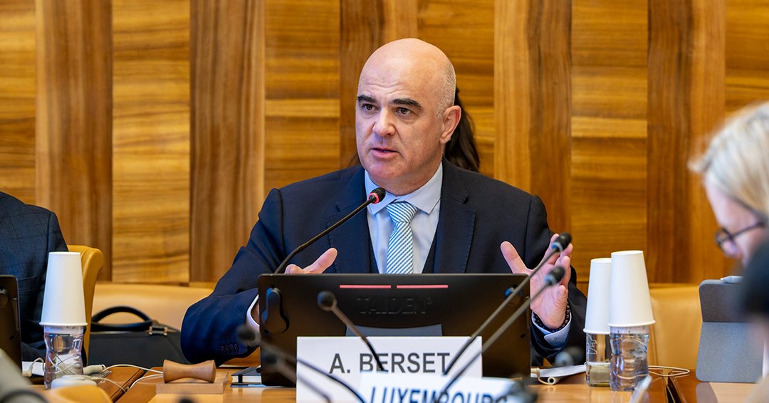 alain_berset's tweet photo. At our @coe side event in Geneva, I spoke about democratic security.
Democracy is not disappearing. It is losing credibility. When social mobility declines, so does trust in democratic systems.
Social rights are what make security legitimate, sustainable and accountable. https://t.co/xLALFOfWMK