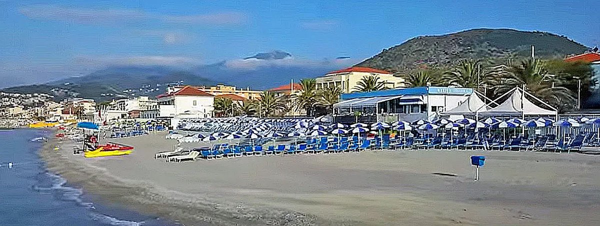 ItalyTravel's tweet image. Italian Riviera between French Riviera and well known Cinque Terre explore Italy's Riviera of Flowers sco.lt/8XNxDN #northernItaly #tours #vacations #ItalianTourism #ItalyTourPackages #ItalyTours #ItalyVacations #ItalianTourism