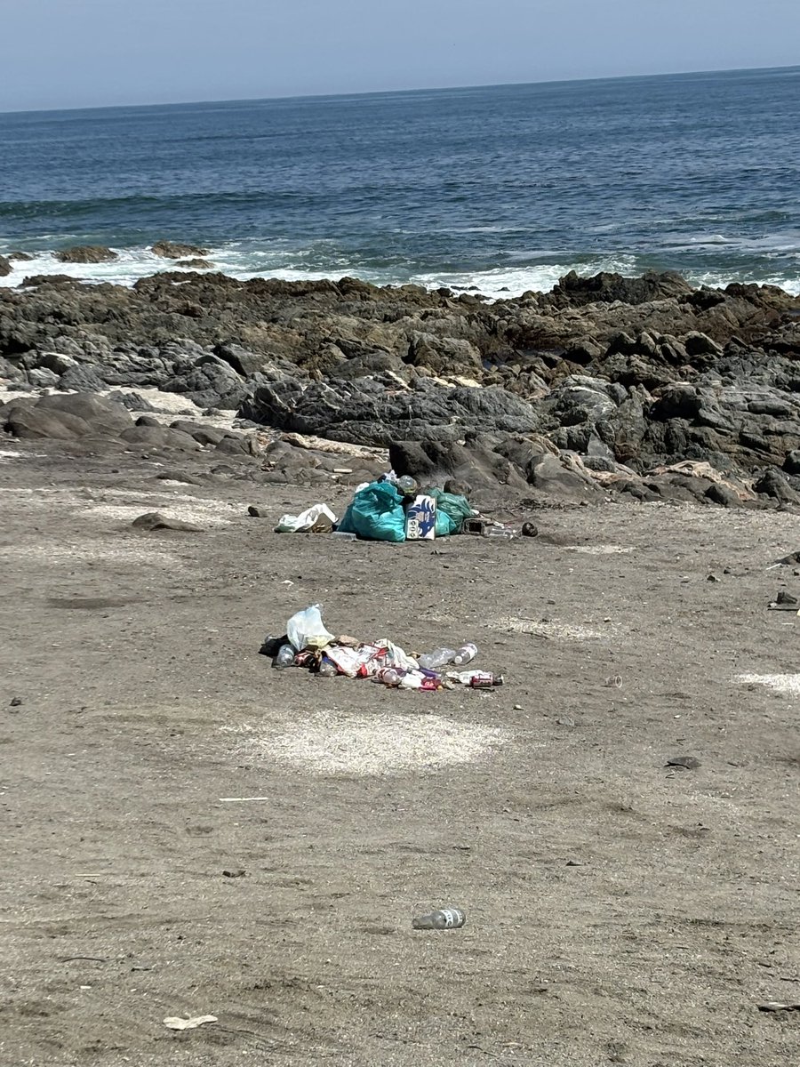 2004Signus's tweet photo. Una pena el estado de los alrededores de la playa el lenguado #antofagasta @SachaRazmilic @jaimearaya @ciudadanovidela @GOREAntofagasta @camilokong https://t.co/FVa8UdFpSf