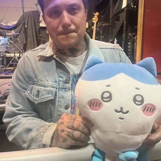 l1ndola's tweet photo. this picture kills me he doesnt have a damn clue what that thing is https://t.co/oPAjzIc053