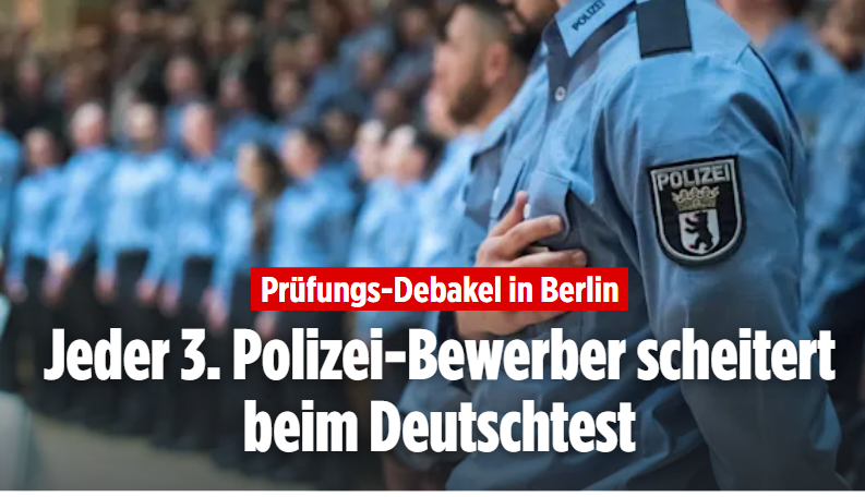 cyan_rk's tweet photo. #Berlin. Jemand überrascht❓
#Polizei #Bewerber #Deutschtest https://t.co/Unph7SNGG1