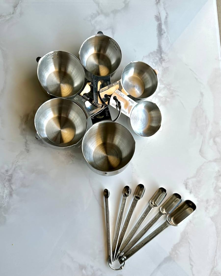 BubblyMoments's tweet image. Perfect measurements every time 🥣✨
 12-Piece Measuring Cups &amp;amp; Spoons Set — kitchen must-have 💛

🛒 Shop Here: amzn.to/40qWUJU

#BakingEssentials #KitchenTools