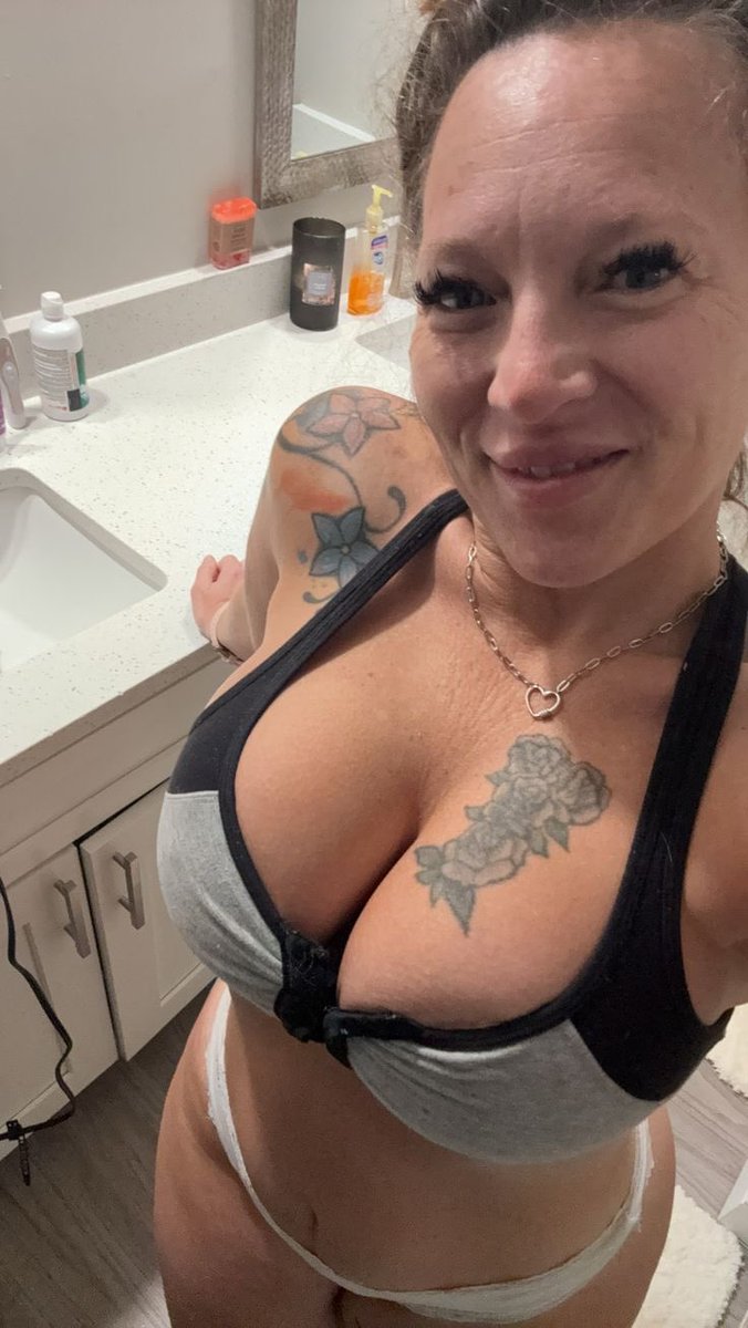 mim17407's tweet photo. Would you text single mother 

Yes or no https://t.co/nVJN9P4jjA