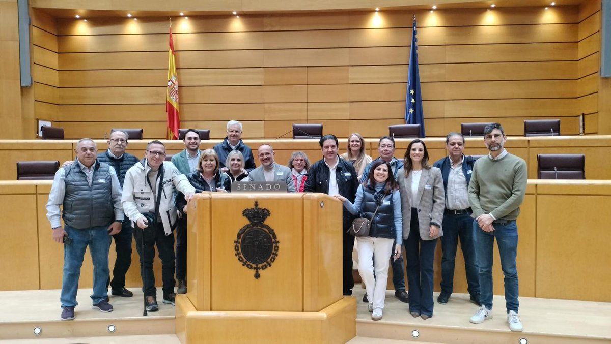 🔵 Esta mañana hemos tenido el privilegio de visitar el Senado de España, que es la Cámara Alta de las Cortes Generales, gracias por enseñarnos esta institución a Pedro Rollán Ojeda, Presidente del Senado.

#Coslada
#Senado