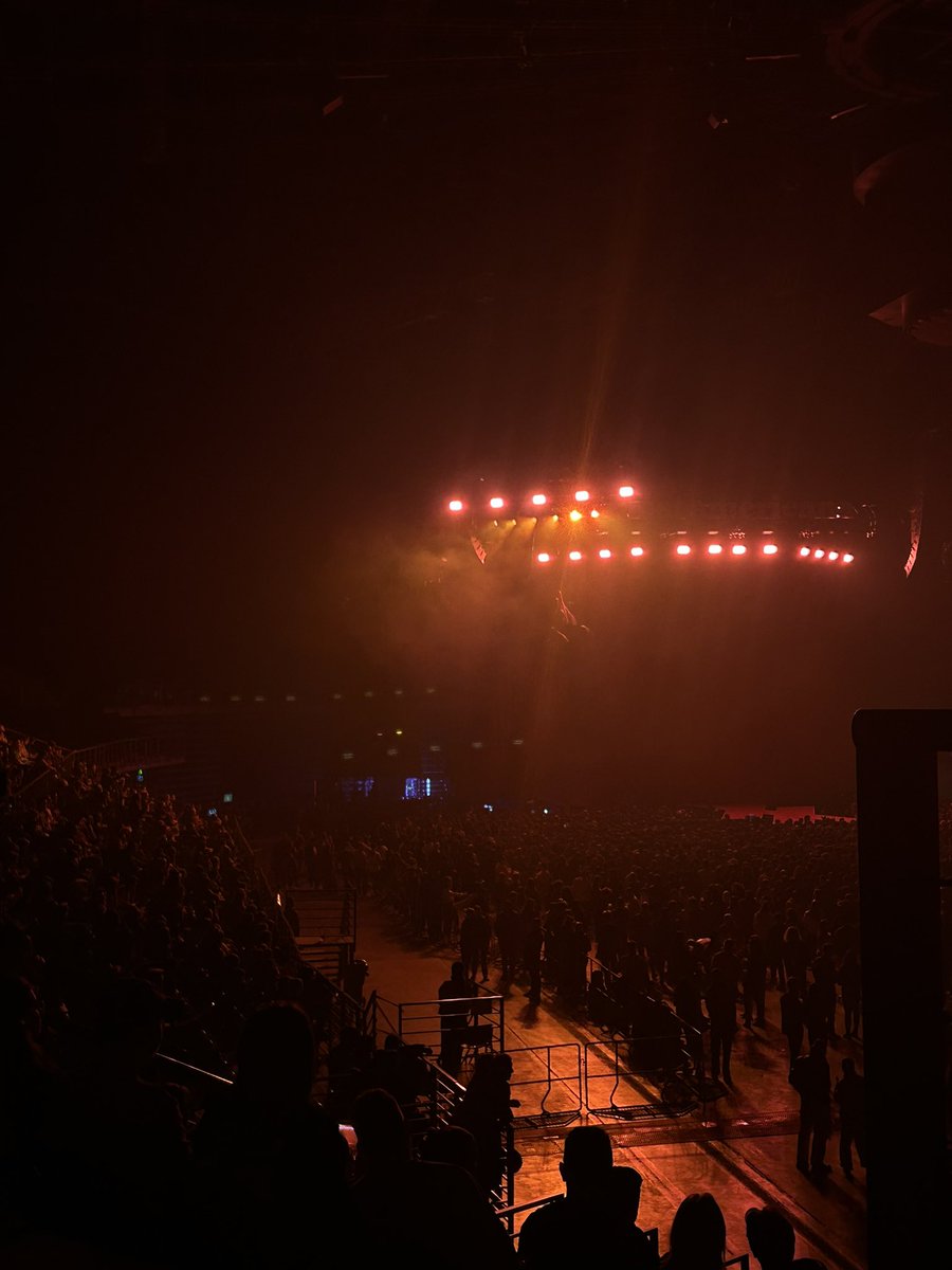 contrariona's tweet photo. @cliffokondom na płycie było sporo miejsca a na samych trybunach też sporo wolnych miejsc https://t.co/WIsf2aiyLb
