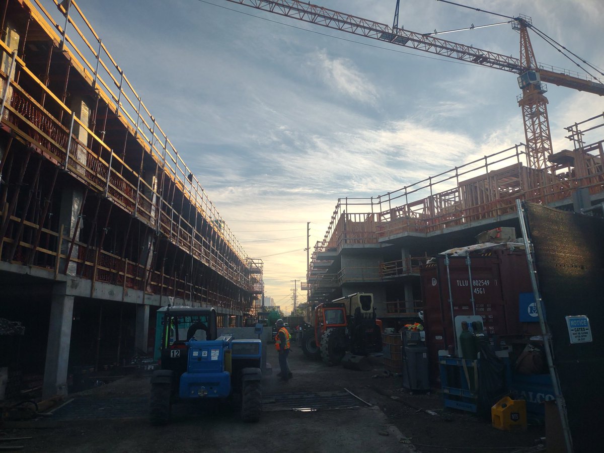 Jackal1353's tweet photo. At work. #SecurityGuardLife 📛🔦

They building quickly 🏗️🚧👷‍♂️🧰 https://t.co/bbI32icc12