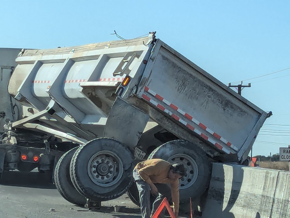 juliejacobson's tweet photo. @ksat_traffic I returned truck 1604 EB before Ikea, near Lookout rd. Happened recently. No emergency vehicles yet. https://t.co/XMY3tfAU9K