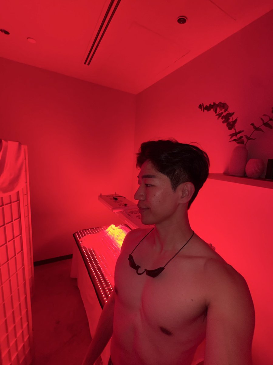 joeltkl's tweet photo. Red light therapy or https://t.co/CxR0lgtZfp
