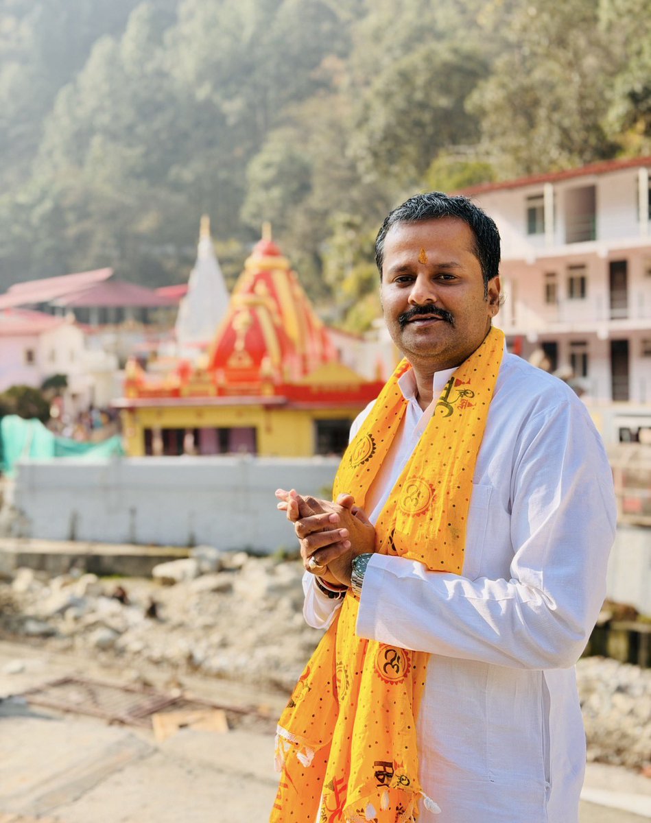 satyamsofficial's tweet photo. नई दिल्ली यात्रा के बाद देर रात्रि कैंची धाम पहुँच कर नीम ���रौली बाबा के दर्शन कर सभी के कल्याण की कामना की बाबा के चमत्कार जीवन में होते रहते है होते रहेंगे बाबा से जुड़ा कोई व्यक्ति हो उनकी कठोर परीक्षा होती है बाबा समय से वो सब देते है जो उसके काबिल है यह धाम आंतरिक ऊर्जा का केंद्र है जो लोग इनर एनर्जी ,और वास्तविक में ध्यान और भक्ति में है उनको यह अहसास होता रहता है 
यहाँ आने का कारण आज तक नहीं समझ पाया 
न कुछ मांगा न कोई अर्ज लगाई 

बस राम राम करो और सबको भोजन कराओ प्रेम करो 

जय नीम करौली बाबा महाराज 
आप सभी को प्रणाम

#neemkarolibaba #kainchidham #neebkaroribaba #satyamkanaujia #satyamsinghkanaujia #hanuman #jaishreeram #ayodhya #uttarakhand #mallawan #bilgram #hardoi @top fans Dharampal Singh Sanjay Rai Kamlesh Mishra Pankaj Chaudhary Asim Arun Abhishek Kaushik Swatantra Dev Singh Amarpal Maurya