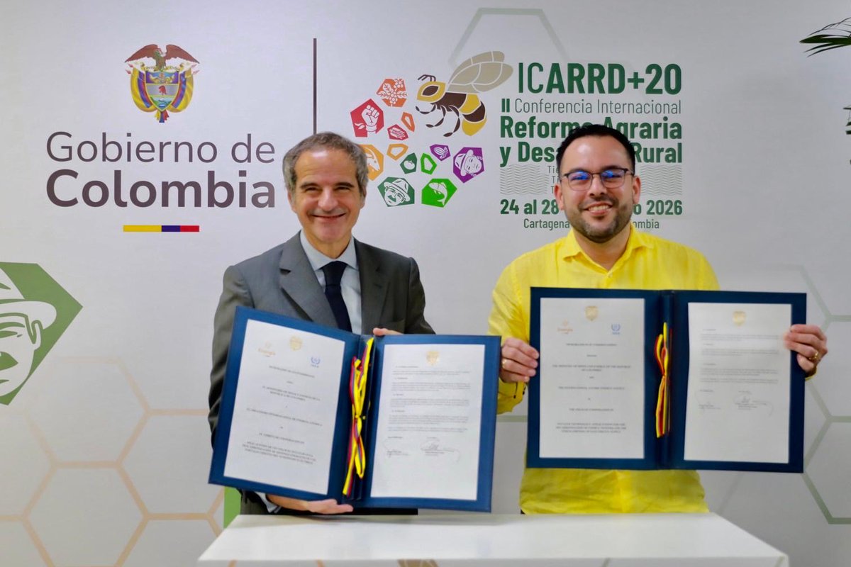 MinEnergiaCo's tweet photo. Colombia abre la puerta a la energía nuclear a través de acuerdo estratégico con el Organismo Internacional de Energía Atómica.

En el marco del Plan Energético Nacional 2022-2052, el Gobierno de @petrogustavo firmó en Cartagena un Memorando de Entendimiento con el @iaeaorg para avanzar en cooperación técnica de planificación energética, desarrollo de infraestructura nuclear y evaluación de pequeños reactores modulares. El acuerdo, de carácter no vinculante y sin impacto presupuestal inmediato, permitirá analizar la núcleo electricidad como alternativa para diversificar la matriz, fortalecer la seguridad eléctrica y acelerar la descarbonización del sistema energético colombiano.

Conoce detalles aquí: https://t.co/aBVbRRSWVy