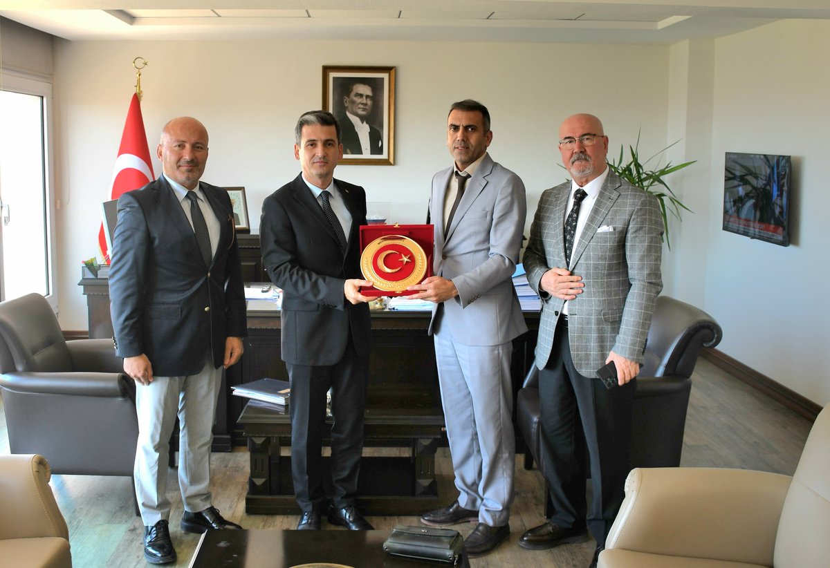 Türk Eğitim-Sen İzmir 3 No’lu Şube Başkanı Mesut Demir ve Türk Eğitim-Sen Çeşme İlçe Başkanı Levent Çakır, Kaymakamımız Sayın Mehmet Maraşlı’yı makamında ziyaret etti.