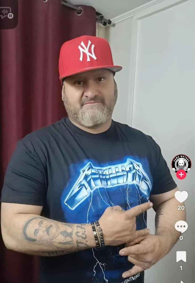 La comunidad venezolana en Chile mantiene absoluto silencio al respecto, no sólo con este asesinato, sino CON TODOS.

Recordemos cuando pusieron el grito en el cielo por un golpecito a un chofer veneco de Uber.

<a href="/GabrielBoric/">Gabriel Boric Font</a> cómplice absoluto de esta masacre.

El asesino 👇