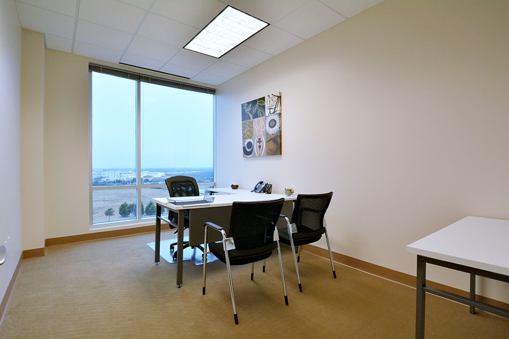 PWSpaces's tweet photo. Why settle for cramped cafes or noisy living rooms? Our #moveinready offices offer stability and flexibility, so you can focus on what matters most: your business. ✨
#WorkspacesThatWork #hybridwork https://t.co/hJRGPGmusf