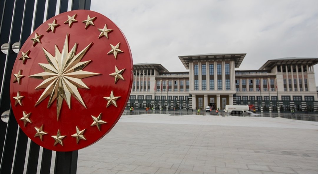 Seni en çok etkileyen 3 
Cumhurbaşkanı Recep Tayyip Erdoğan icraati yaz bakalım neler çıkacak ..

Benim ilk 3 

1 Ayasofya Kebir Camii 
2 Amerika'nın göbeğinde Türkevi
3 Karabağ Zaferi