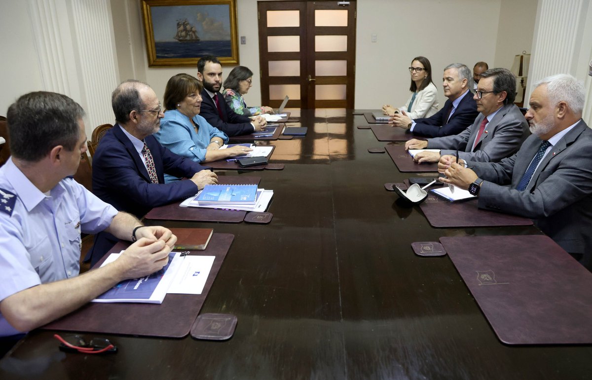 Ministerio de Defensa Nacional tweet media